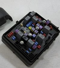 2012-2016 Chevy Impala LS LT W/O Police Package Engine Fuse Box Assembly OEM picture