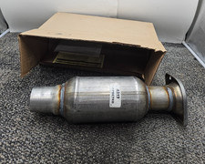 Walker 16130 Catalytic Converter Durable For 2000-2001 & 2003 Toyota Avalon picture