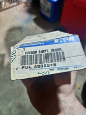 genuine Eaton Fuller 430-3915 finger shift lever isolator NOS picture