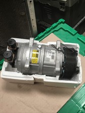 A/C Compressor w/Clutch for Heavy Duty Valeo TM-16, 12v, 8 Grooves - NEW OEM picture