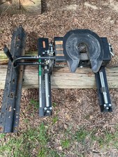 Curt Q20 5th Wheel Hitch Q20 5th Wheel Hitch | 20,000 lbs. picture