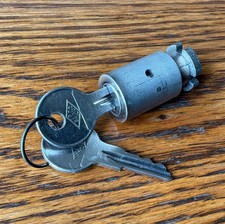 1927~1928 Chevrolet IGNITION LOCK CYL w/BASCO KEYS vtg 1920s NOS- picture