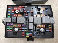2019-2021 GMC Sierra 1500 Engine Fuse Box w/Automatic Engine Stop and Start OEM picture