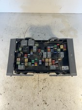 07-09 CHEVY TAHOE SUBURBAN YUKON ESCALADE ENGINE BAY FUSE RELAY BOX 25905681 picture