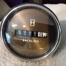 MAXUM BOATS ENGINE HOUR METER MH132A, US MARINE picture