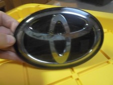 Used 2013-2021 Toyota RAV4/CAMRY Front Grille Emblem Badge 53141-33130 picture