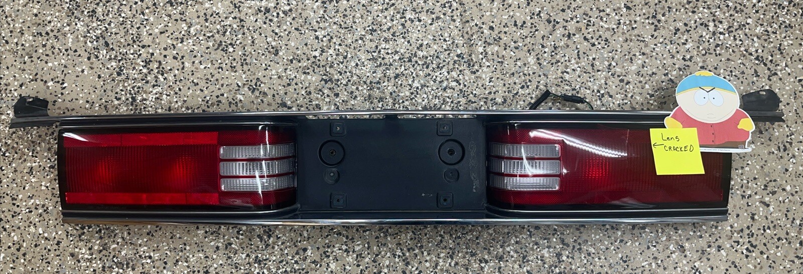 1992-1995 BUICK LESABRE CENTER TAIL LIGHT OEM USED TRUNK MOUNT PANEL 16515399 1992-1995 BUICK LESABRE CENTER TAIL LIGHT OEM USED TRUNK MOUNT PANEL 16515399