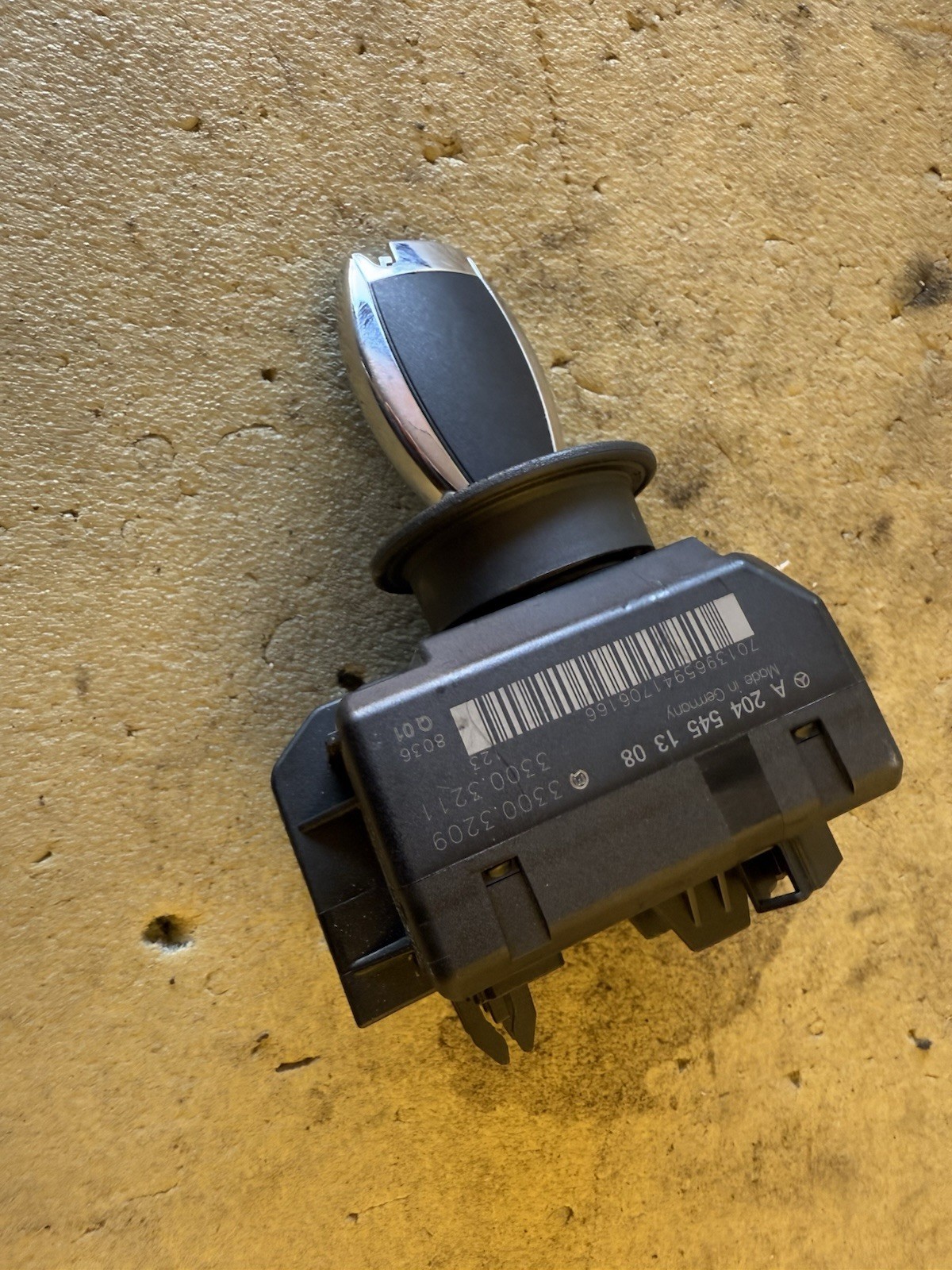 2008-2014 Mercedes W204 C300 C350 Ignition Switch Module Node W/ Key A2045451308