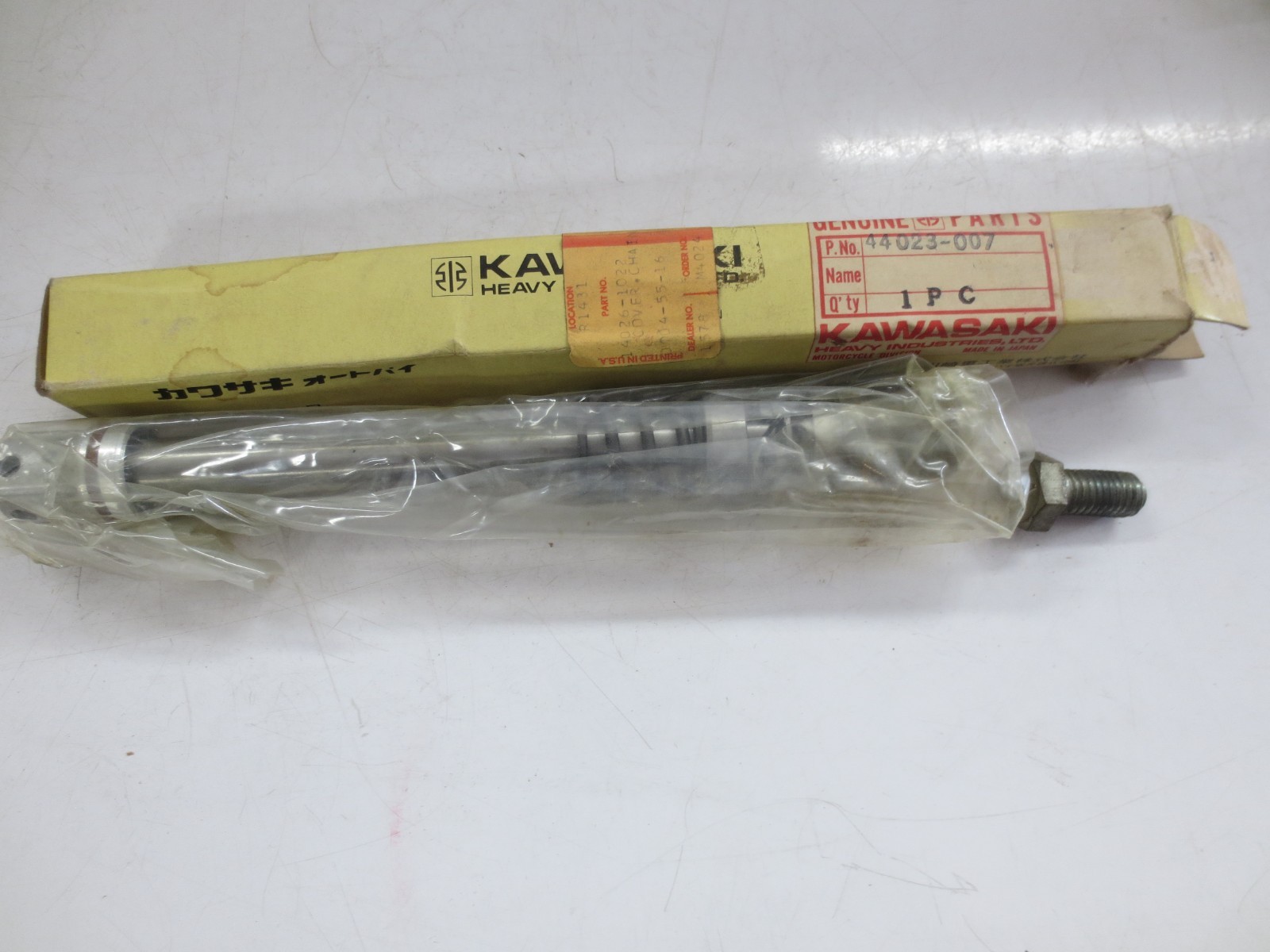 NEW Genuine Kawasaki OEM NOS 73-75 900 Cylinder Fork 44023-007 NEW Genuine Kawasaki OEM NOS 73-75 900 Cylinder Fork 44023-007
