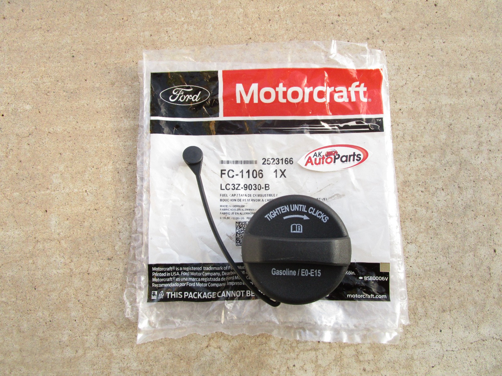 23 - 27 FORD F-250 F-350 SUPER DUTY FUEL GAS FILLER CAP WITH TETHER NEW
