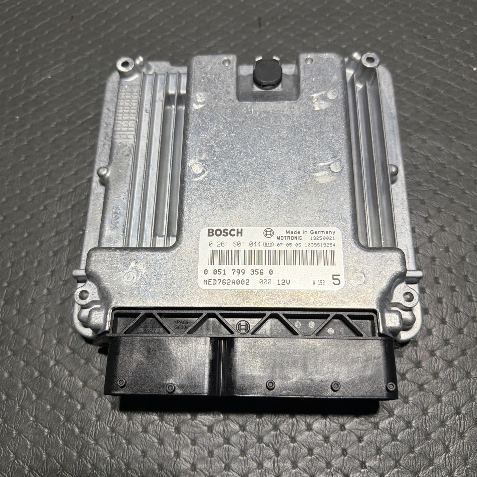 Alfa Romeo 159 Brera & Spider 3.2L V6 Engine Control Unit (ECU) 51799356 Genuine Alfa Romeo 159 Brera & Spider 3.2L V6 Engine Control Unit (ECU) 51799356 Genuine