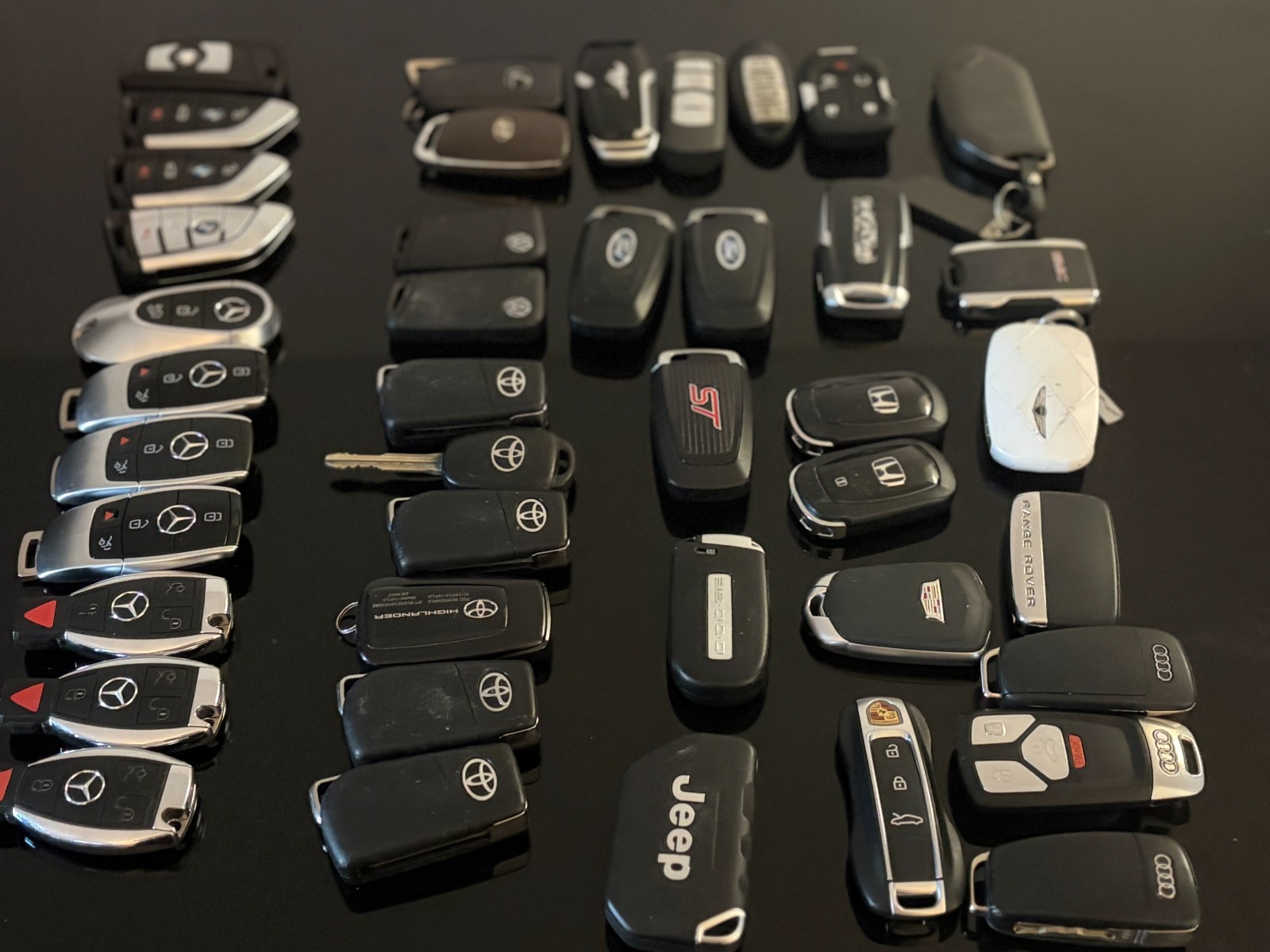 Lot of 42 Used Car Key Fobs - Ford Kia Honda Toyota Nissan Hyundai Chevy & More Lot of 42 Used Car Key Fobs - Ford Kia Honda Toyota Nissan Hyundai Chevy & More