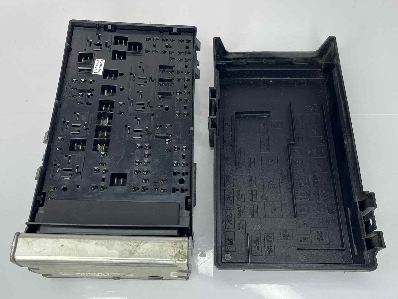 06-07 Dodge Caravan Chrysler T&C OEM IPM Fuse Box FCM 05144507AF 05144579AC