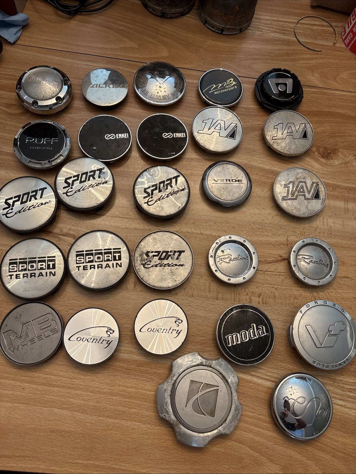 Used Lot Of 60 Aftermarket Custom Center Caps Enkei, Falken, MB Wheels, Motegi