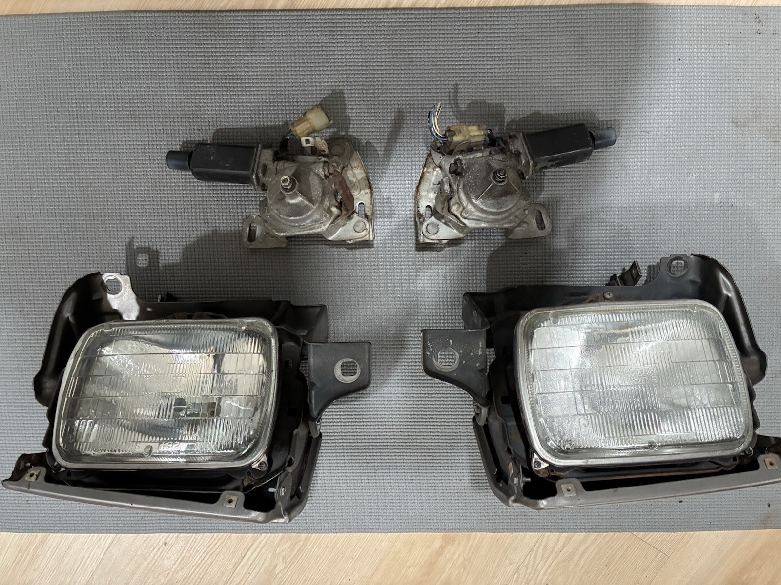 86-89 Honda Accord Driver Passenger RH LH Complete Headlight Assemblies + Motors