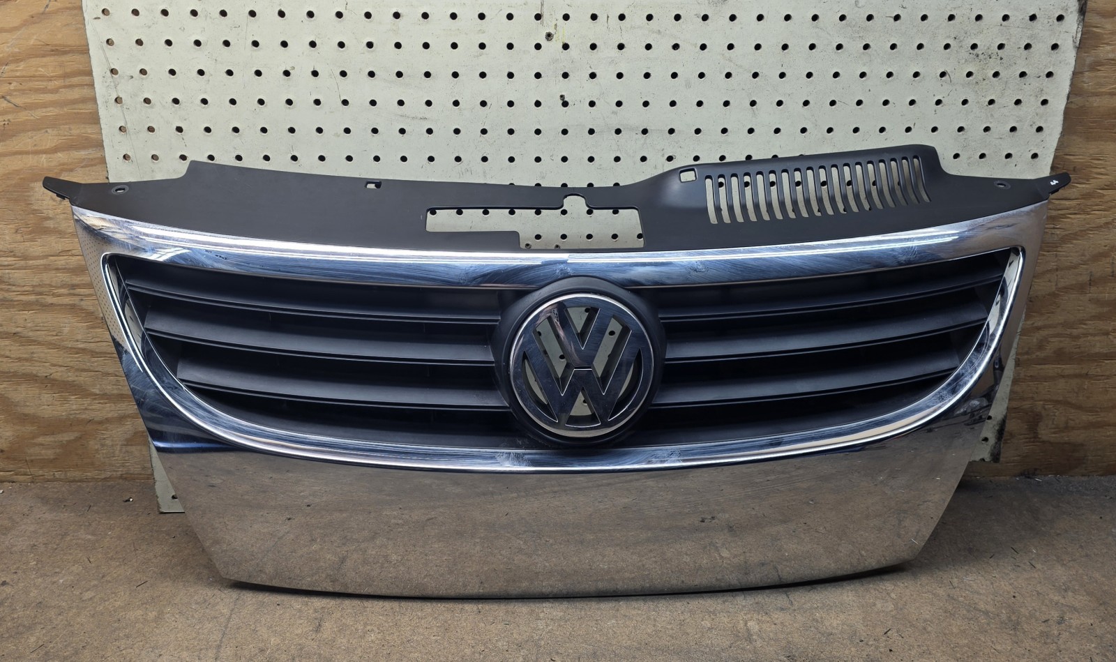 2007 2008 2009 2010 2011 Volkswagen Eos Front Upper Grill Grille W/Emblem OEM