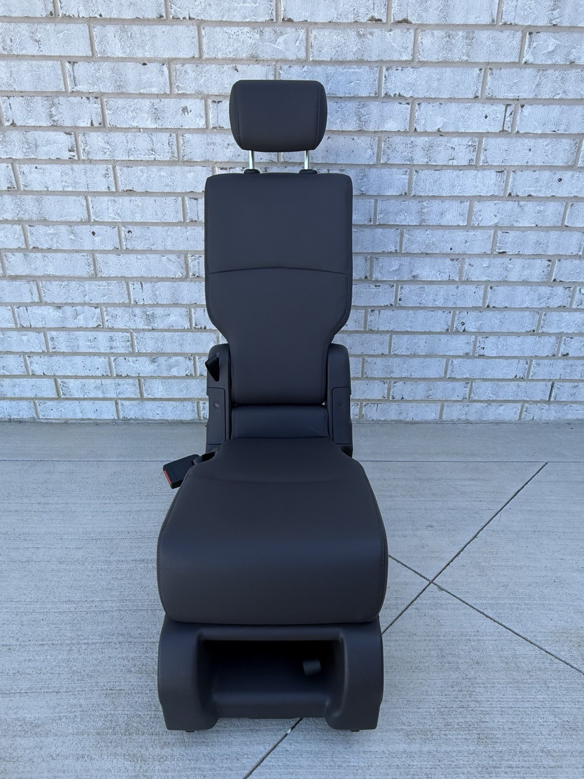2018-2025 Honda Odyssey Rear 2nd Row Middle Jump Seat Mocha Gray Color NH781L 2018-2025 Honda Odyssey Rear 2nd Row Middle Jump Seat Mocha Gray Color NH781L