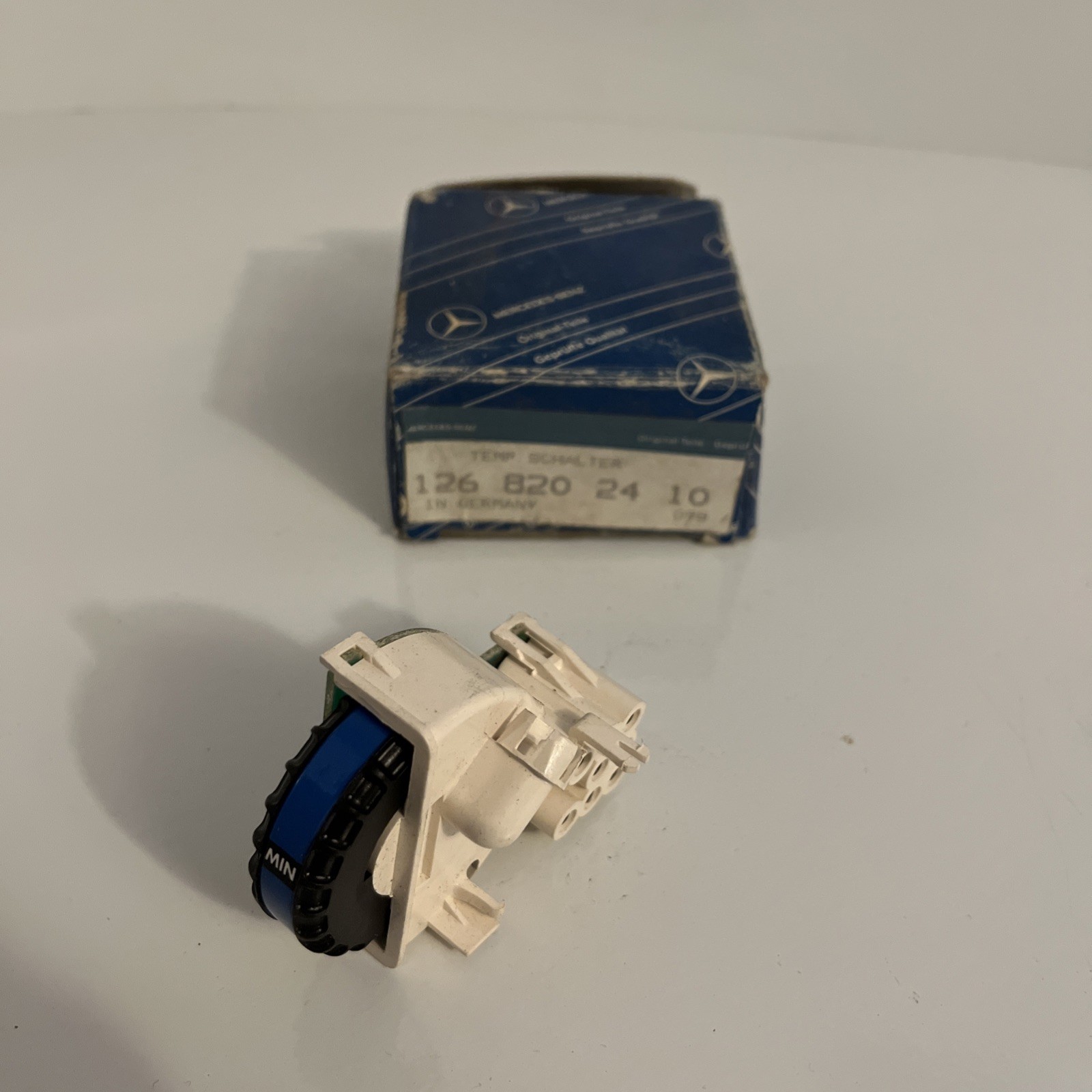 NOS Mercedes W107 W126 Temperature Selector Switch A1268202410 mint NOS Mercedes W107 W126 Temperature Selector Switch A1268202410 mint