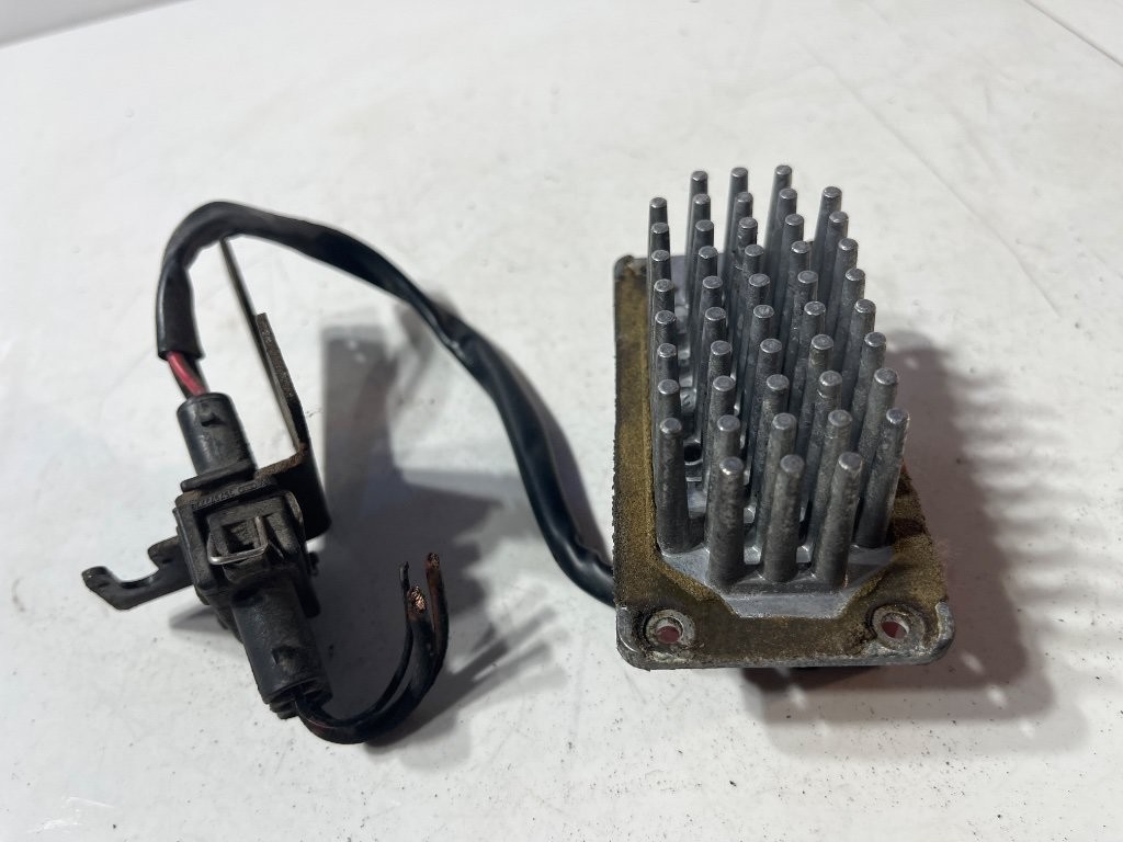 2001-2003 VW EUROVAN HVAC Blower Motor Control Module 701907521