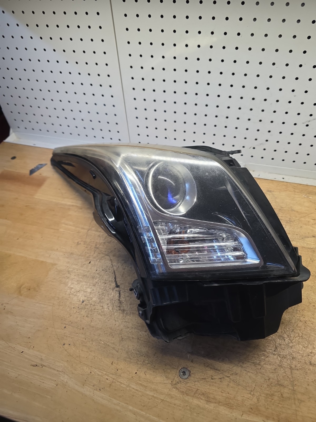 2013-2019 Cadillac ATS Right Side Halogen Headlight Assembly OEM 23236366 383E