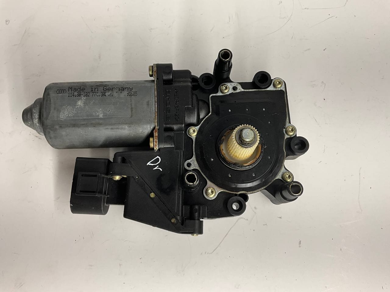 98-04 Porsche 911 996  / Boxster 986 97-04 Window Motor Left Driver Side oem