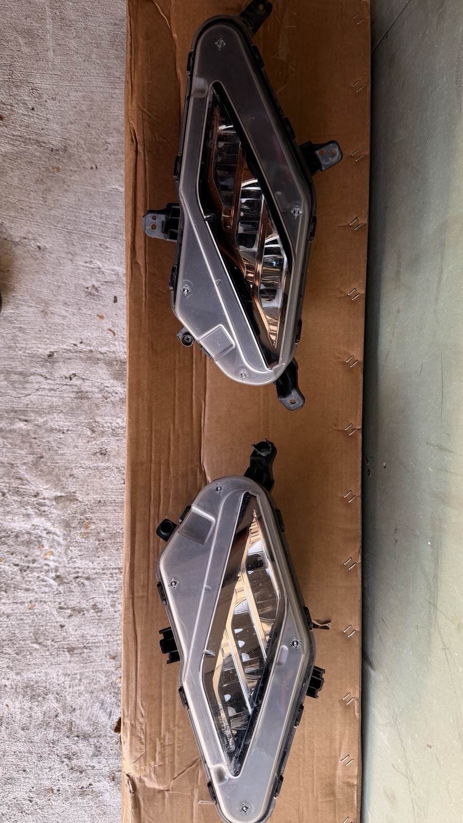 (SET 2 ) 2022-2024 Kia Forte OEM RH LED Fog Light.  #92202M7500 (minor Damaged)