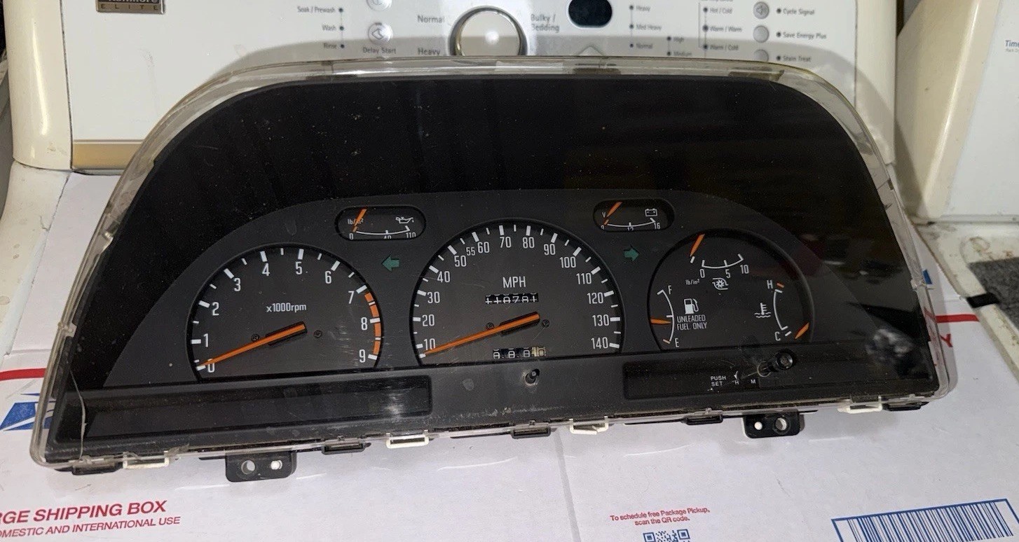 1991 Isuzu Impulse RS Turbo Instrument cluster 1991 Isuzu Impulse RS Turbo Instrument cluster