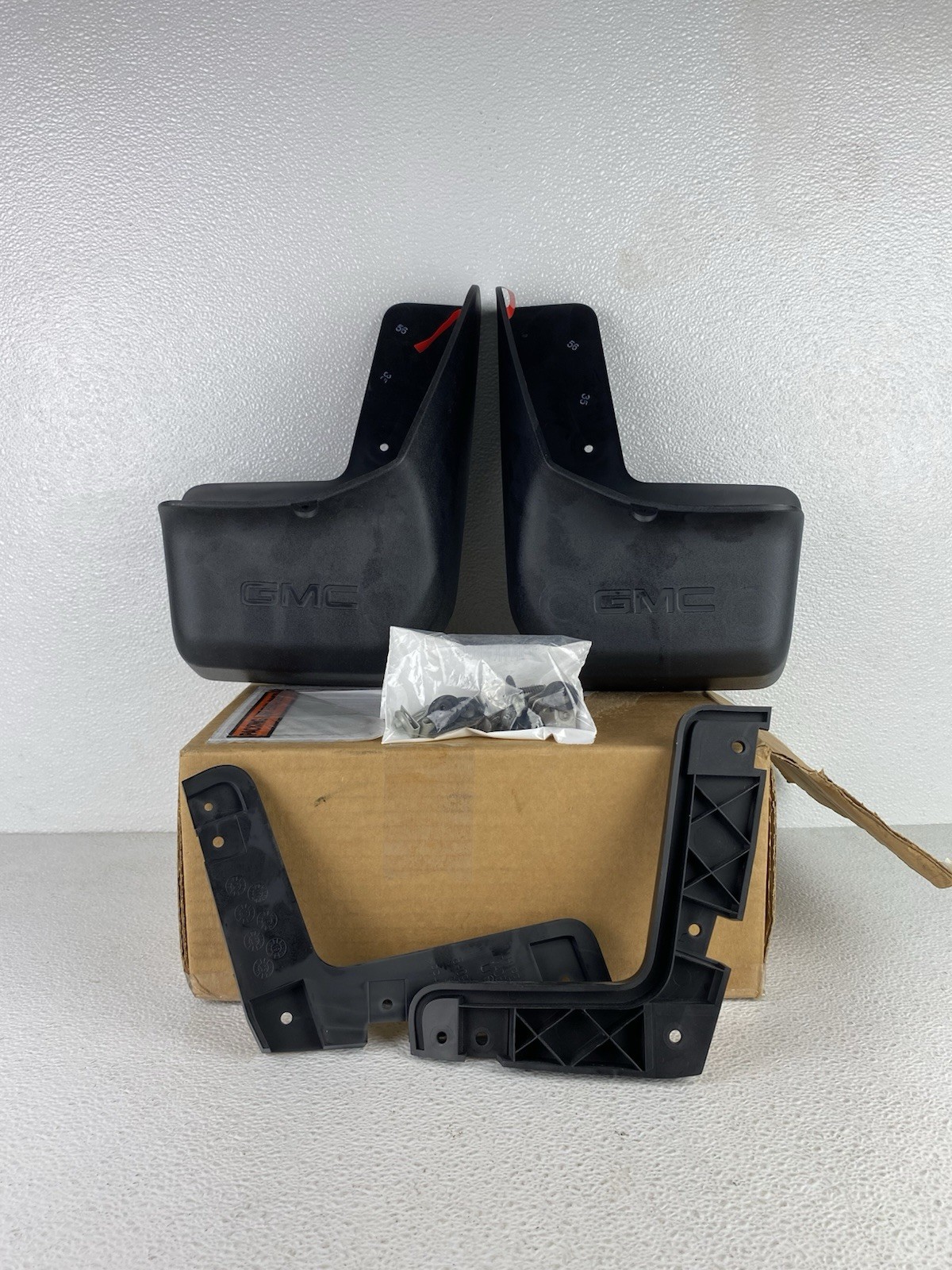 New OEM 2018-2024 GMC Terrain Rear Mud Guard Splash Guard 86528219