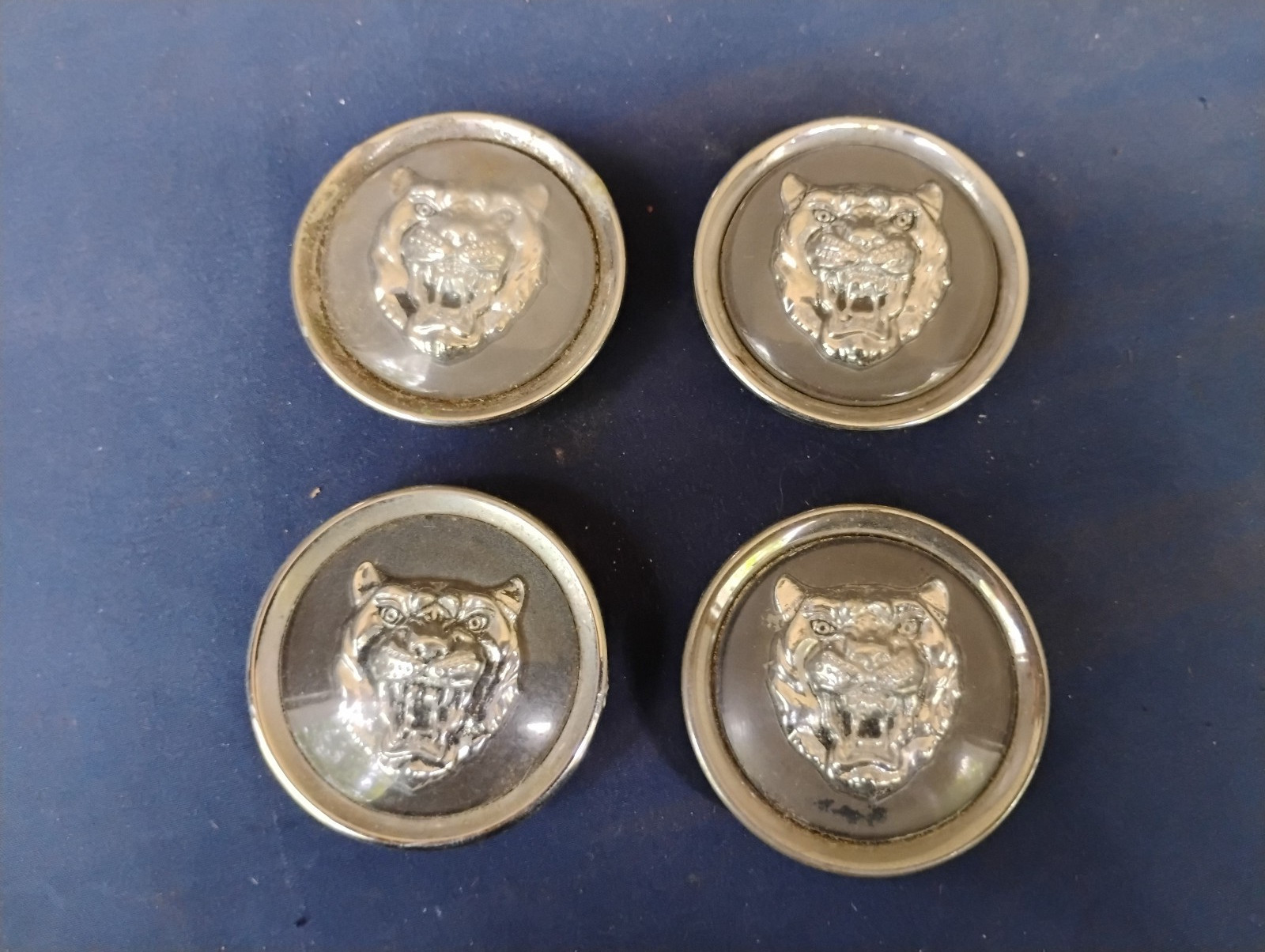 1998 1999 2000 2001 2002 2003 JAGUAR XJ8 XJ8L S-TYPE WHEEL CENTER CAPS SET 1998 1999 2000 2001 2002 2003 JAGUAR XJ8 XJ8L S-TYPE WHEEL CENTER CAPS SET