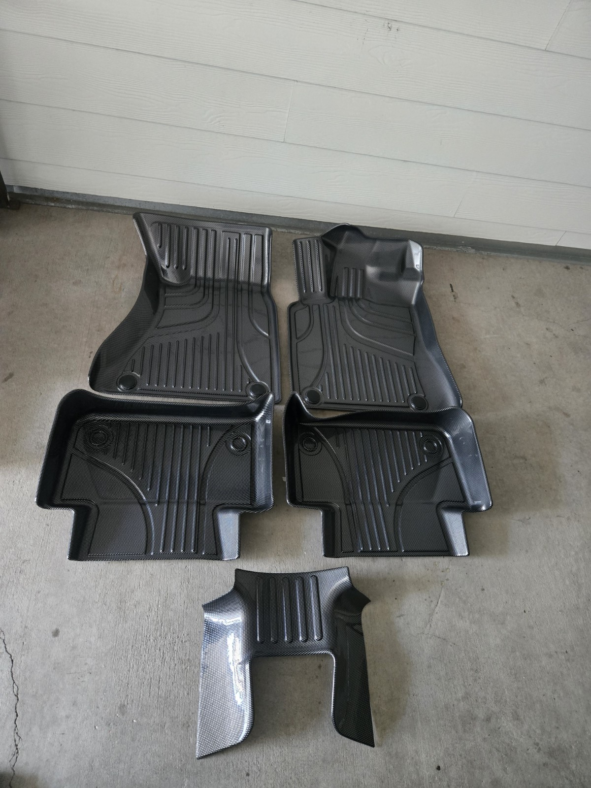 Carbon Fiber Pattern Floor Mats For 2014-26 Porsche Macan Carbon Fiber Pattern Floor Mats For 2014-26 Porsche Macan