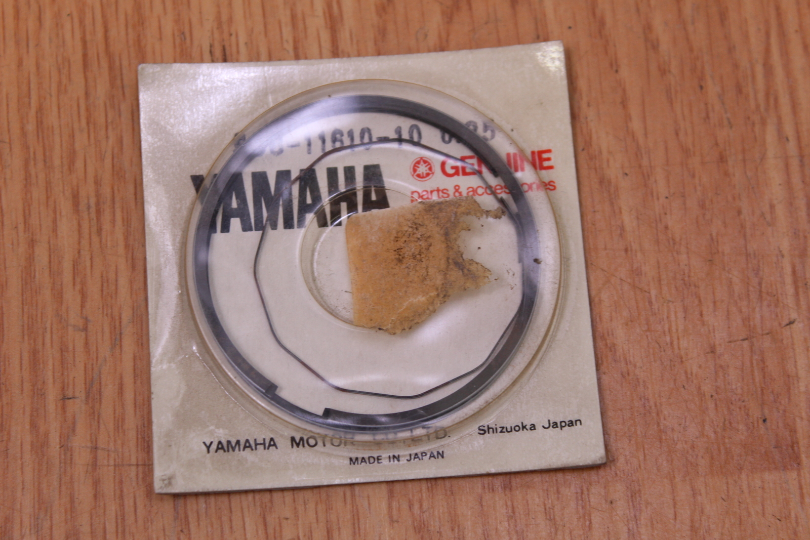NOS 1976-1979 YAMAHA DT100 .25 O/S PISTON RINGS     (558)