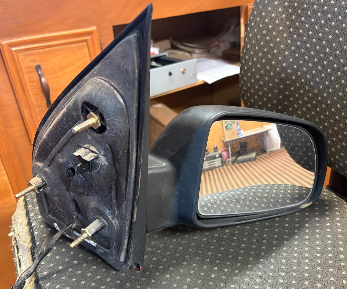 2004-2005 Ford Freestar Passenger Side View Mirror Power w/o heated Black Used
