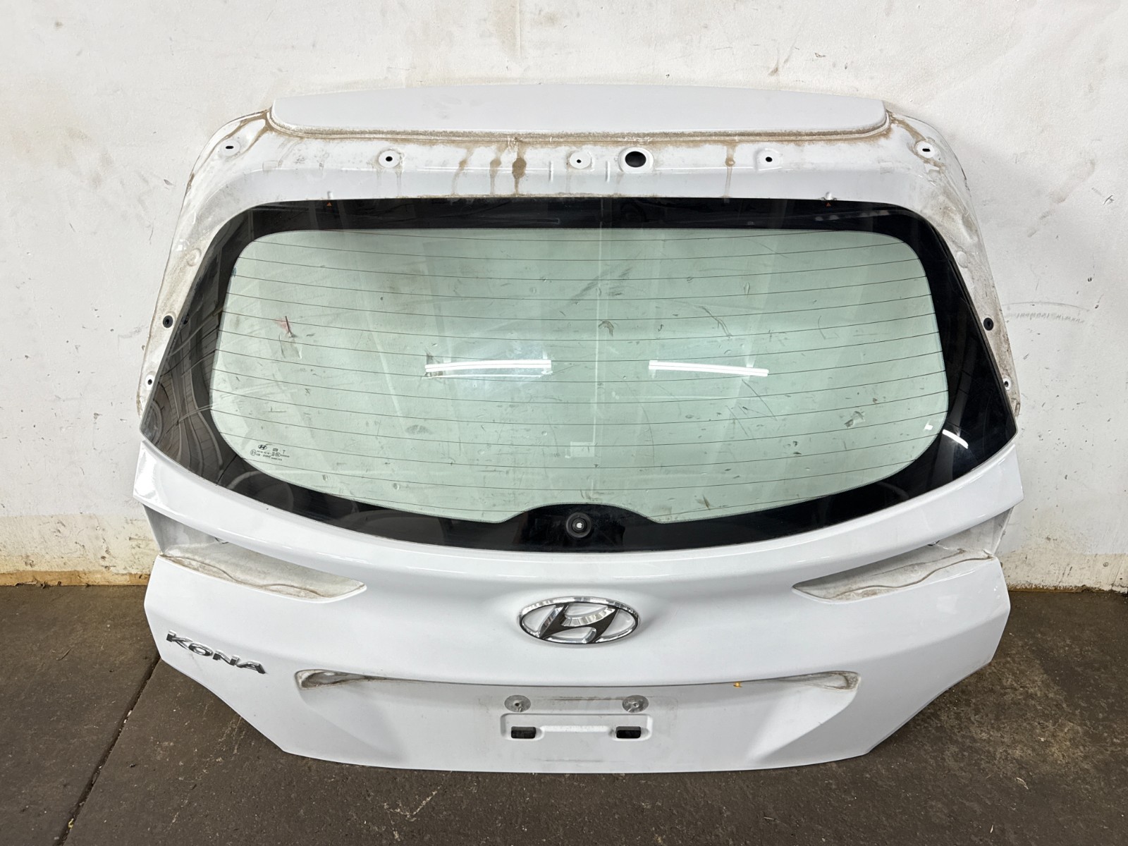 2018-2023 HYUNDAI KONA Trunk Lid / Tailgate WHITE OEM 2018-2023 HYUNDAI KONA Trunk Lid / Tailgate WHITE OEM