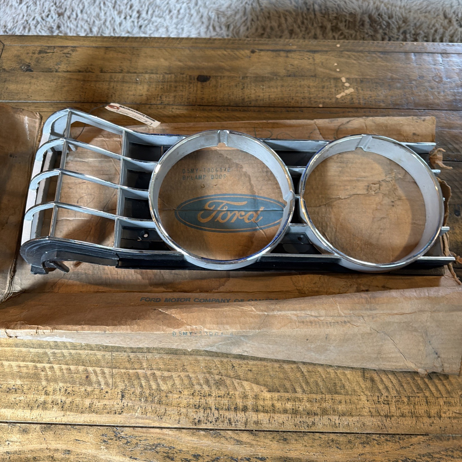 NOS OEM FORD D5MY-13064-B LH Headlight Door Bezel 1975-78 Marquis Colony Park