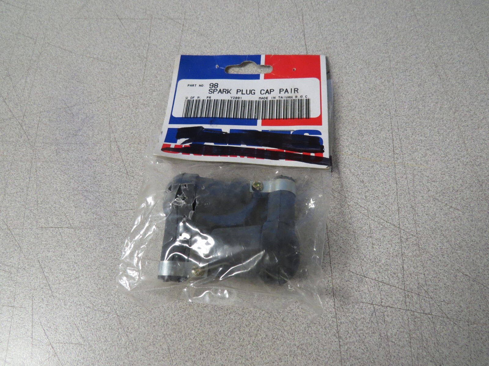 NOS KLG Type 90 Degree Elbow Spark Plug Cap Pair 98 01-945 NOS KLG Type 90 Degree Elbow Spark Plug Cap Pair 98 01-945