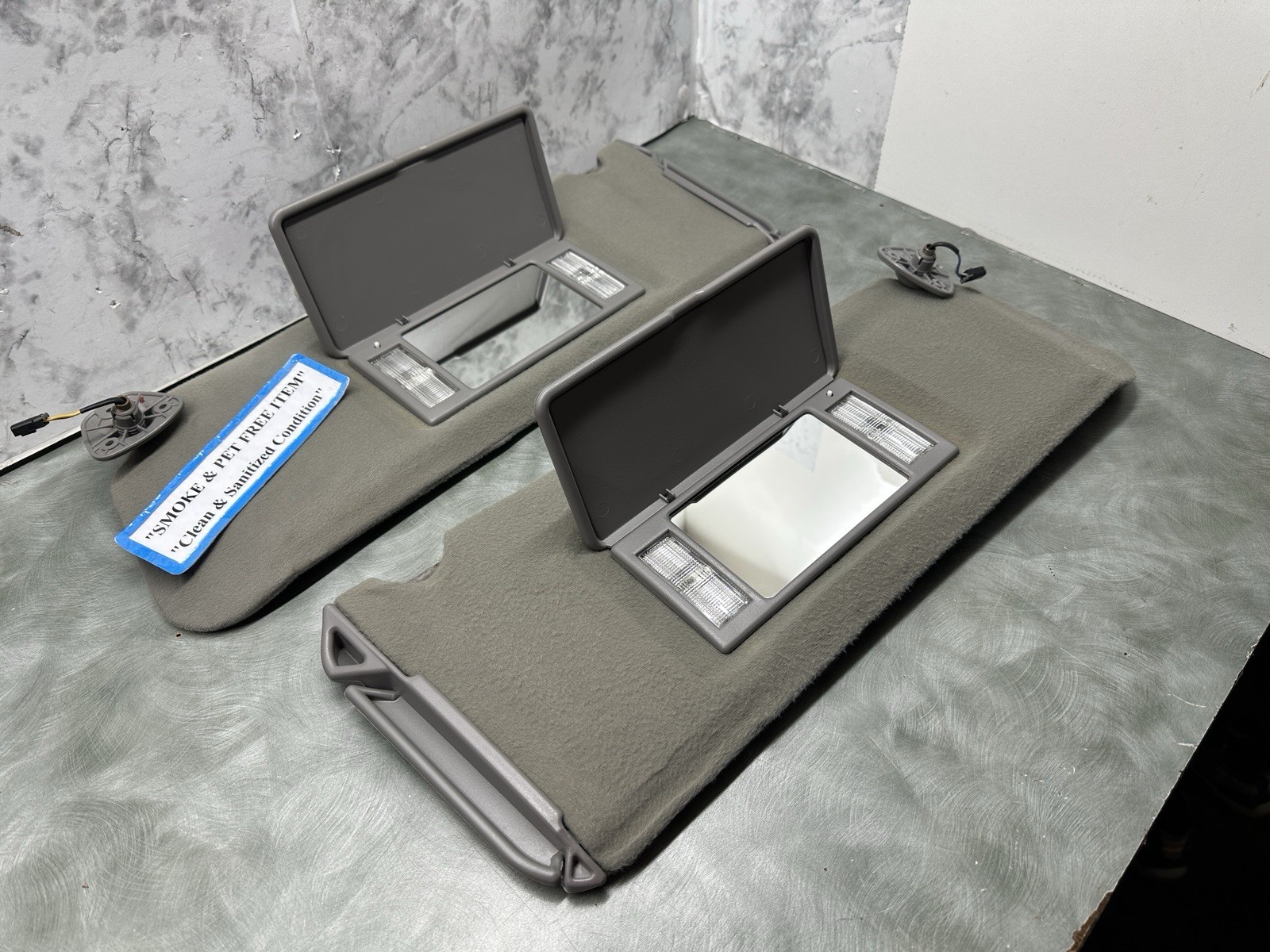 95-99 CHEVY GMC Suburban Yukon Tahoe Left & Right Set Sun visor Gray OEM