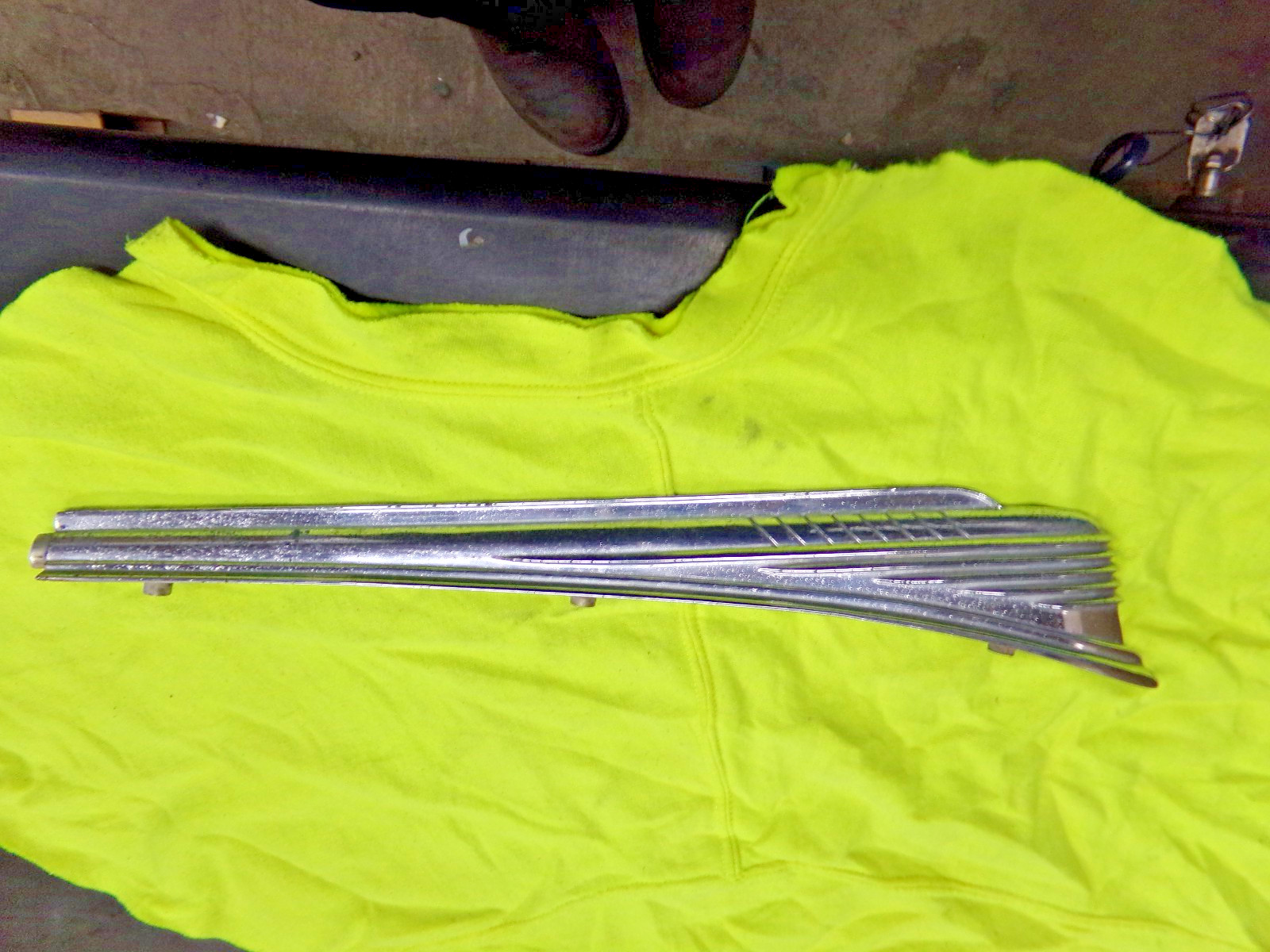 vintage 1941 chevrolet hood chrome rust pitting re chrome show quality man cave vintage 1941 chevrolet hood chrome rust pitting re chrome show quality man cave