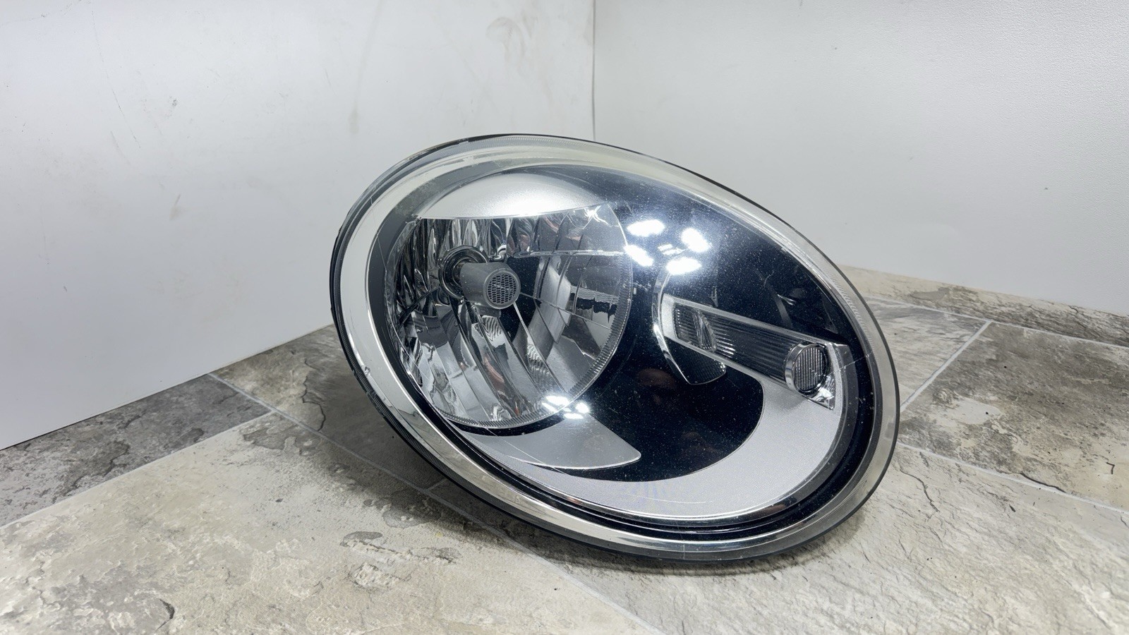 2012-2019 Volkswagen Beetle RH RIGHT Headlamp Halogen - OEM