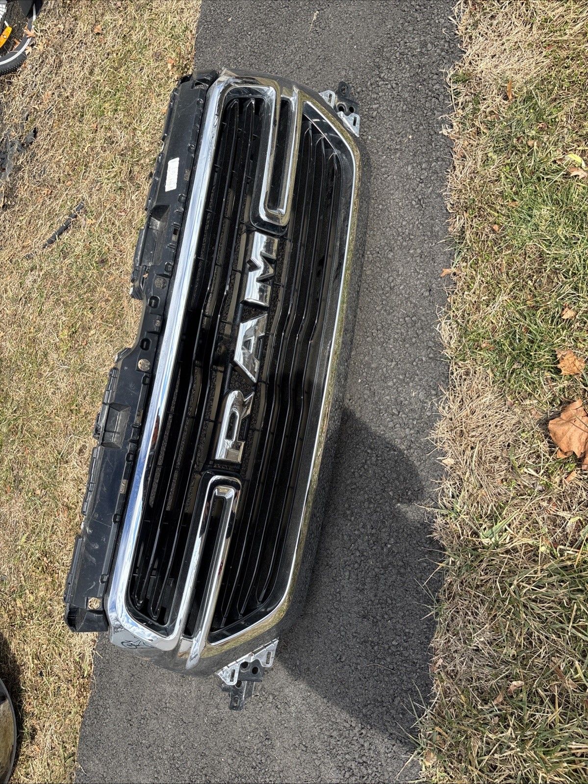 2019-2023 DODGE RAM 1500 FRONT UPPER RADIATOR GRILLE OEM 68366528A🏕️ 2019-2023 DODGE RAM 1500 FRONT UPPER RADIATOR GRILLE OEM 68366528A🏕️