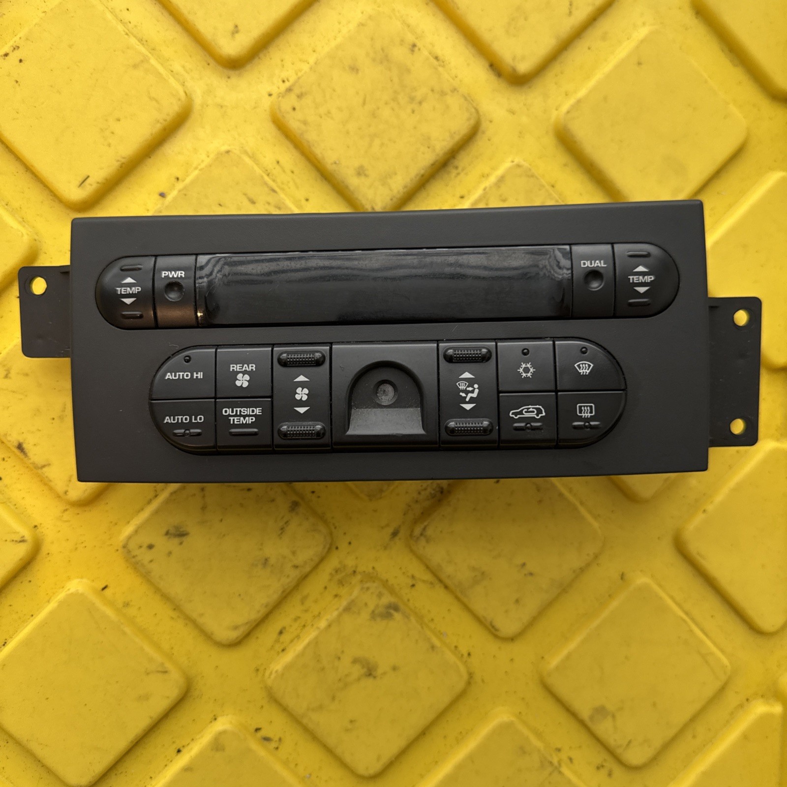 OEM 04-08 CS Chrysler Pacifica Climate Control AC Heater Temp Switch Panel Black OEM 04-08 CS Chrysler Pacifica Climate Control AC Heater Temp Switch Panel Black