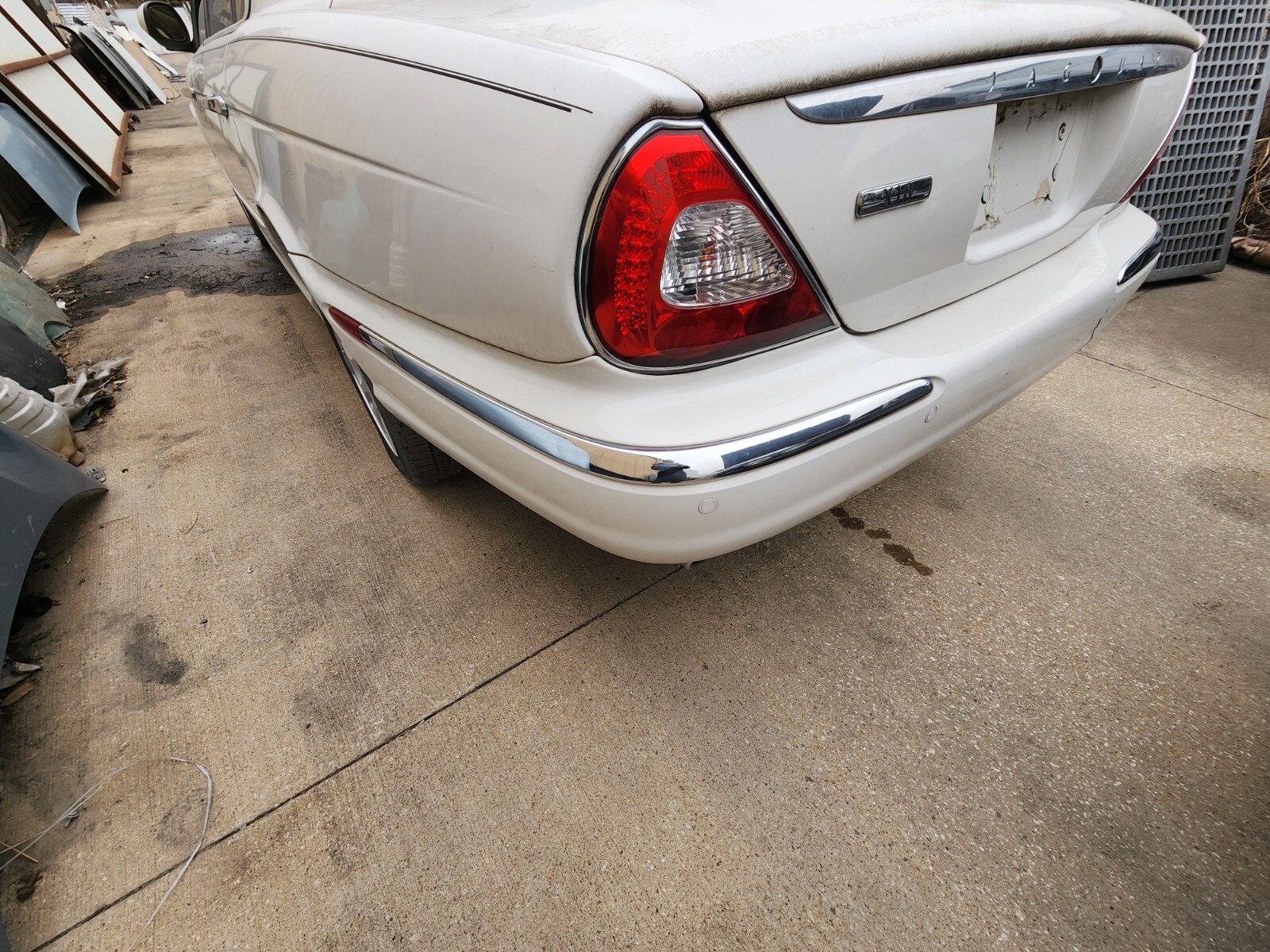 2004-2005-2006-2007 JAGUAR XJ8 XJR VANDEN PLAS LEFT REAR BUMPER CHROME MOLDING