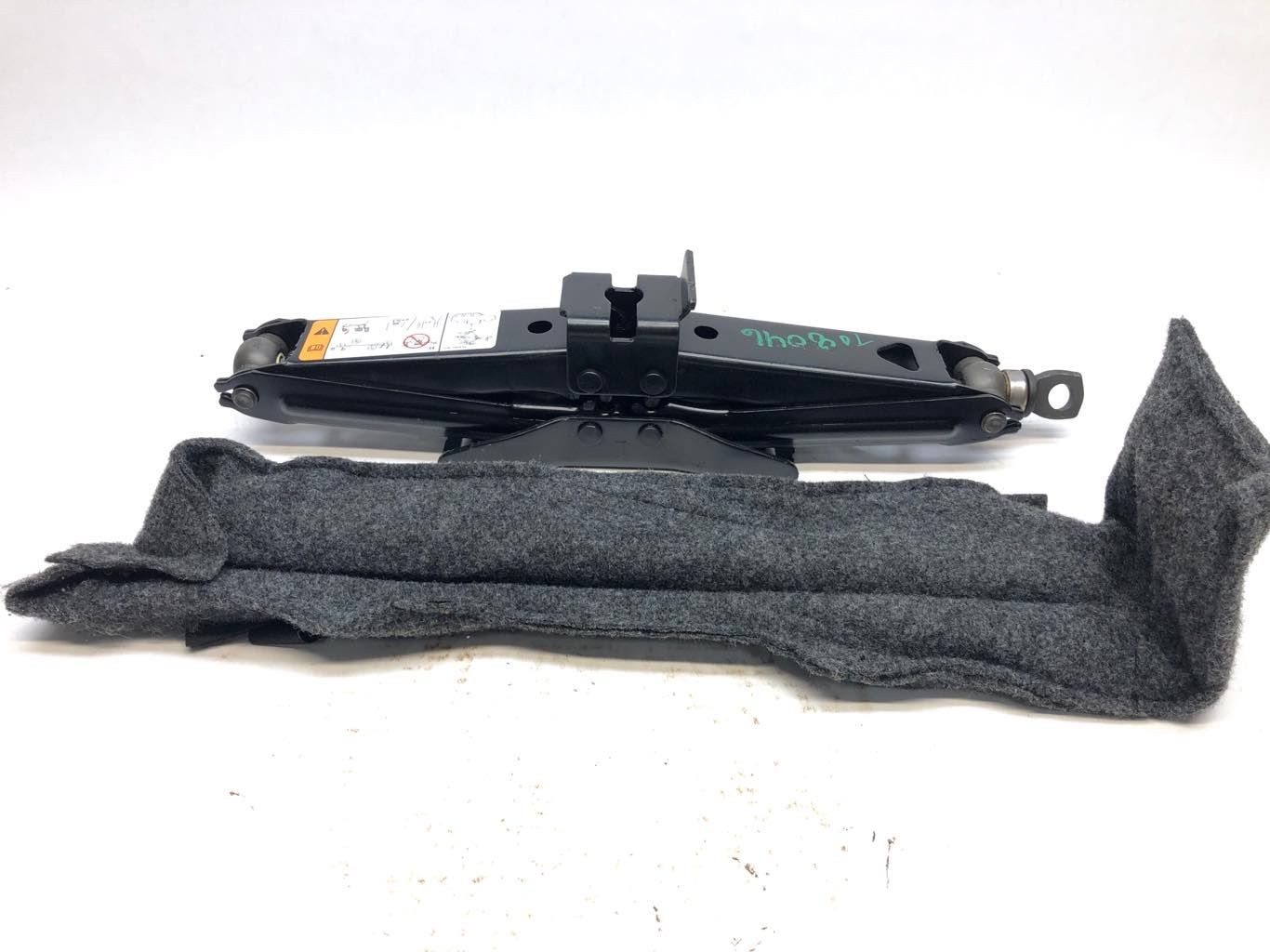 2004 - 10 Ford Explorer Emergency Spare Tire Jack Assembly W/Tools & Lug Wrench
