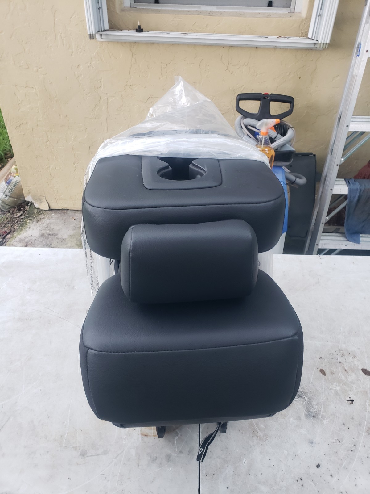 2017-2022 Chrysler Pacifica 2nd Second Row Middle Seat Jump Seat  Black LEATHER