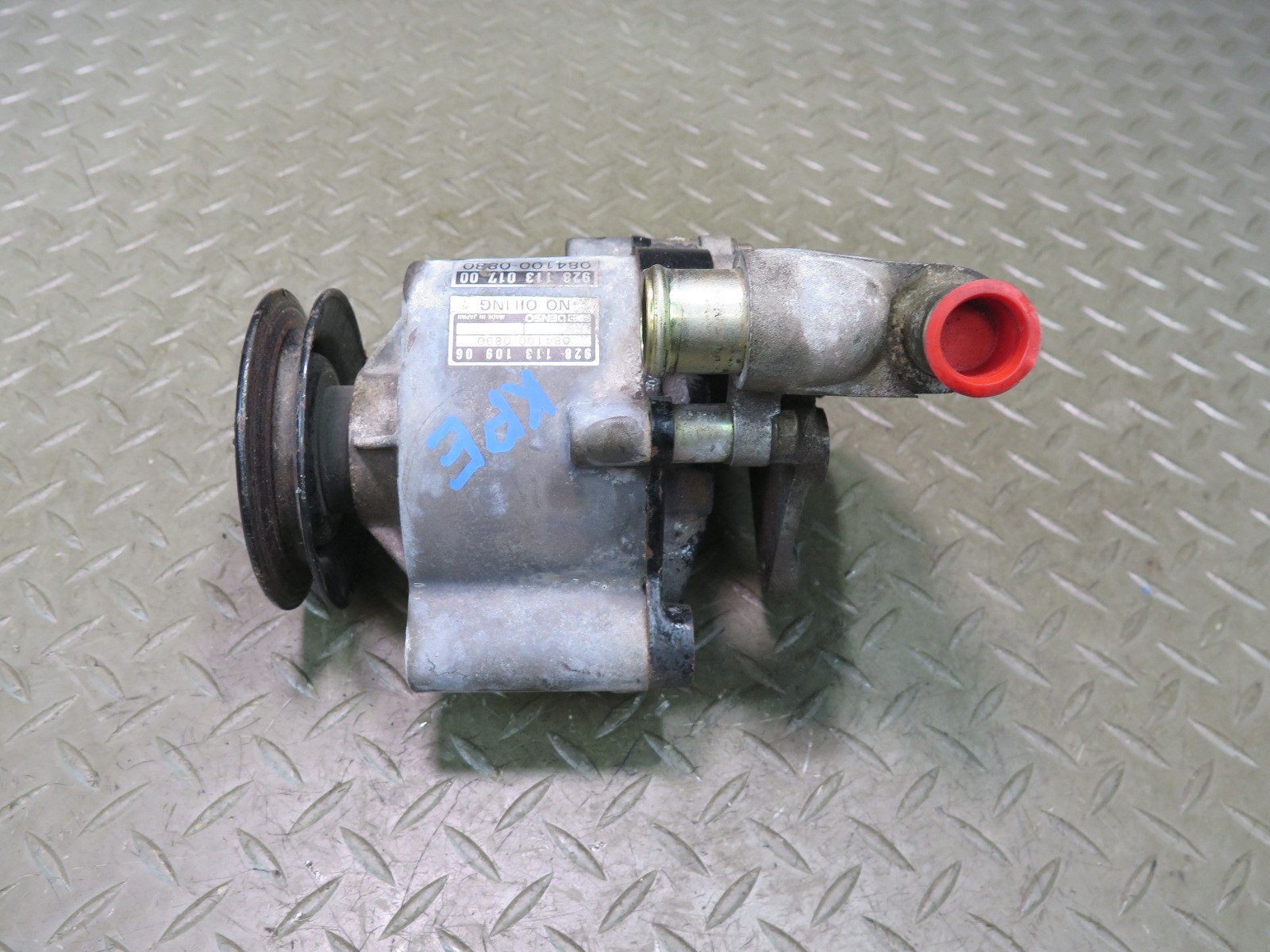 1985-1986 PORSCHE 928 S 5.0L V8 AIR SMOG INJECTION AUXILIARY PUMP 92811310906