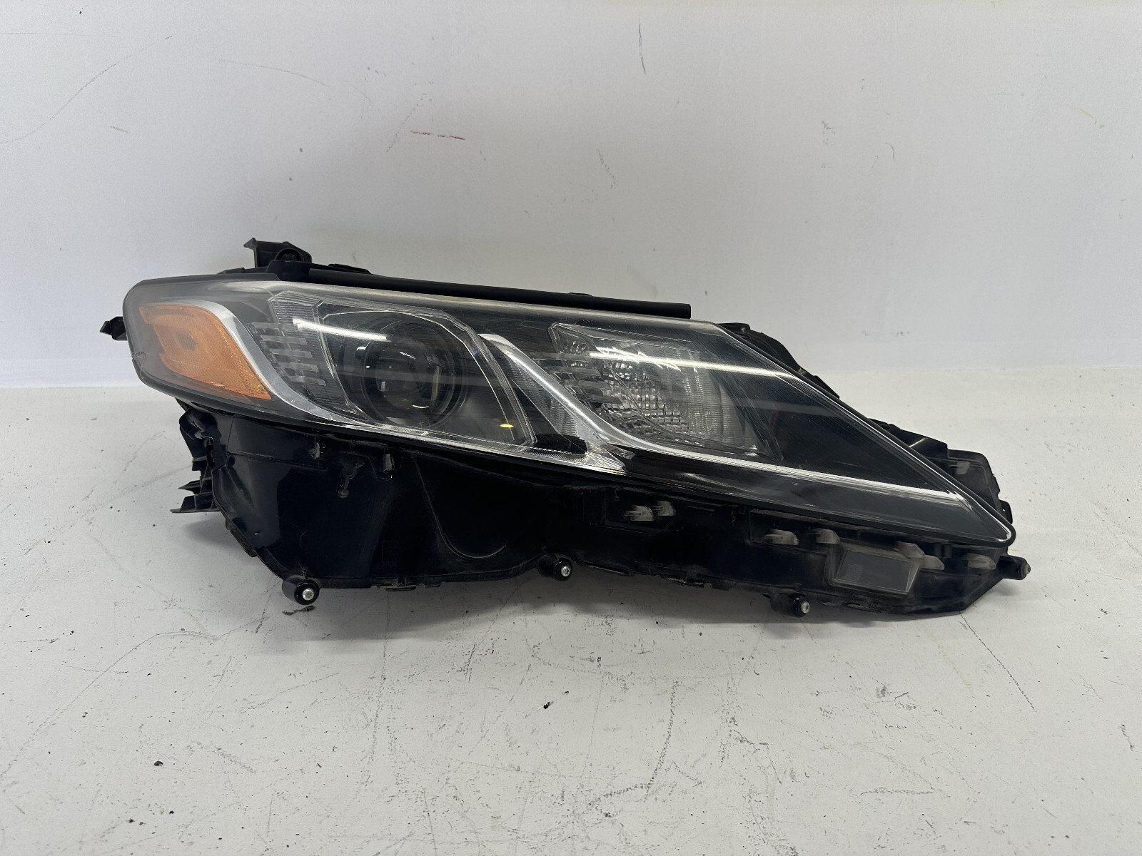 Headlight Damaged Right Passenger RH 2018 - 2021 Toyota Camry 81110-06C40 OEM