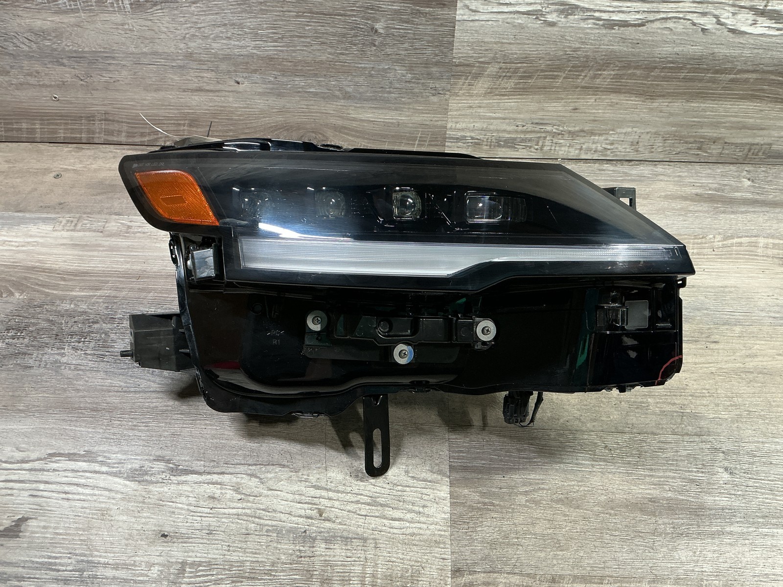 USED - 2025 Nissan Kicks R Headlamp LED - OEM