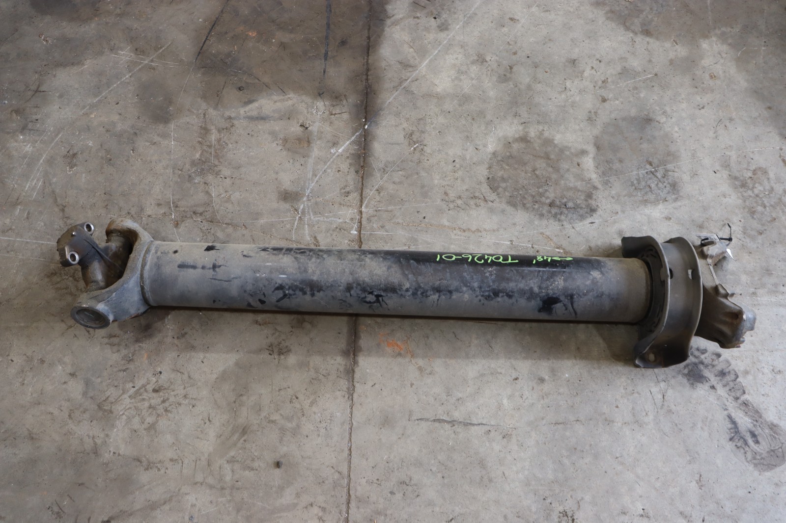 2008-2017 FREIGHTLINER CASCADIA 125 MAIN DRIVELINE DRIVESHAFT 48 INCH OEM 2008-2017 FREIGHTLINER CASCADIA 125 MAIN DRIVELINE DRIVESHAFT 48 INCH OEM