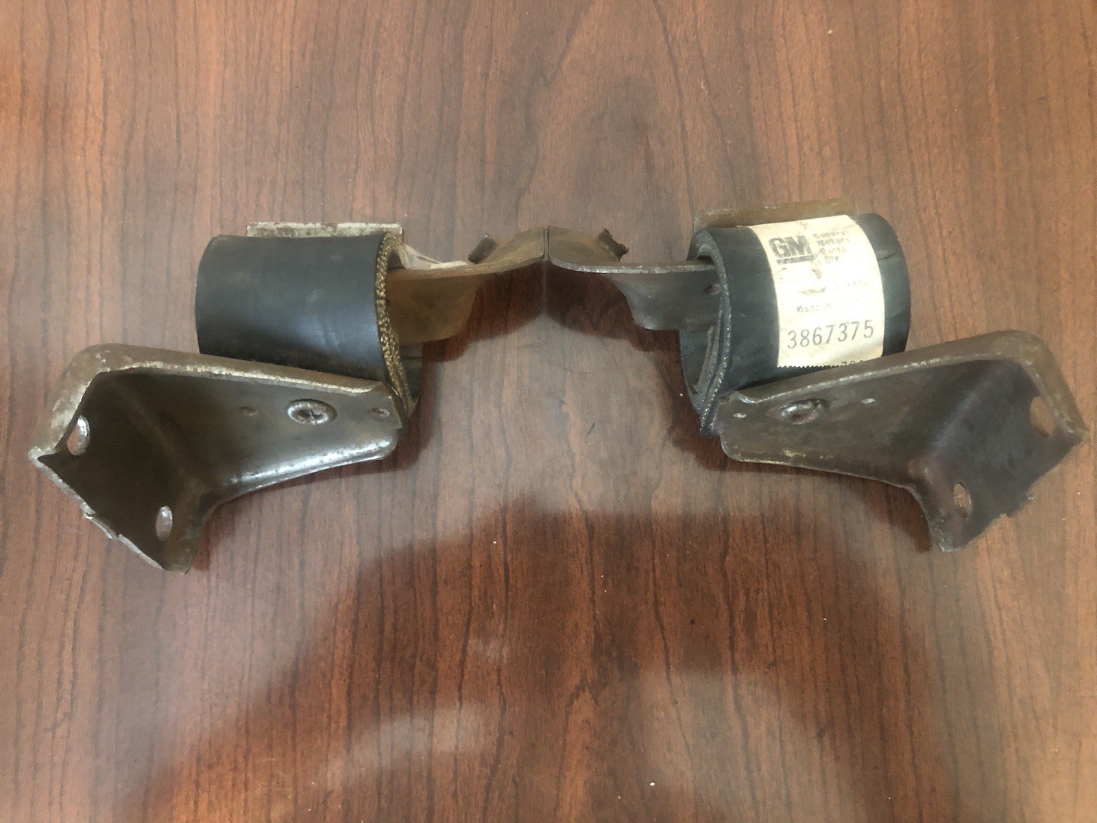 NOS GM 1965 66 IMPALA SS 427 396 409 TAILPIPE HANGER BRACKET SET 3967375 3967376 NOS GM 1965 66 IMPALA SS 427 396 409 TAILPIPE HANGER BRACKET SET 3967375 3967376