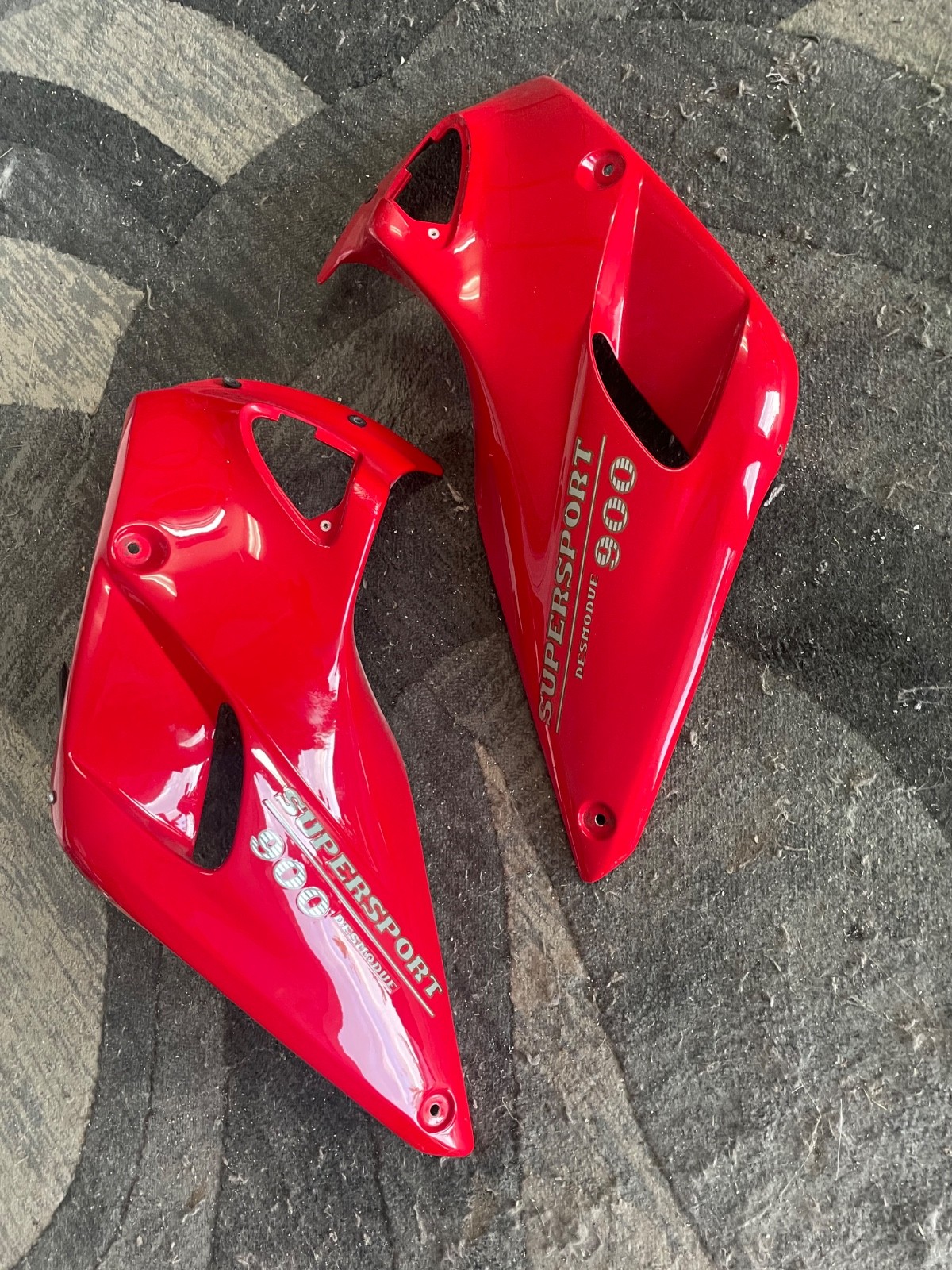 Ducati 900 ss cr side fairings w bracket Ducati 900 ss cr side fairings w bracket