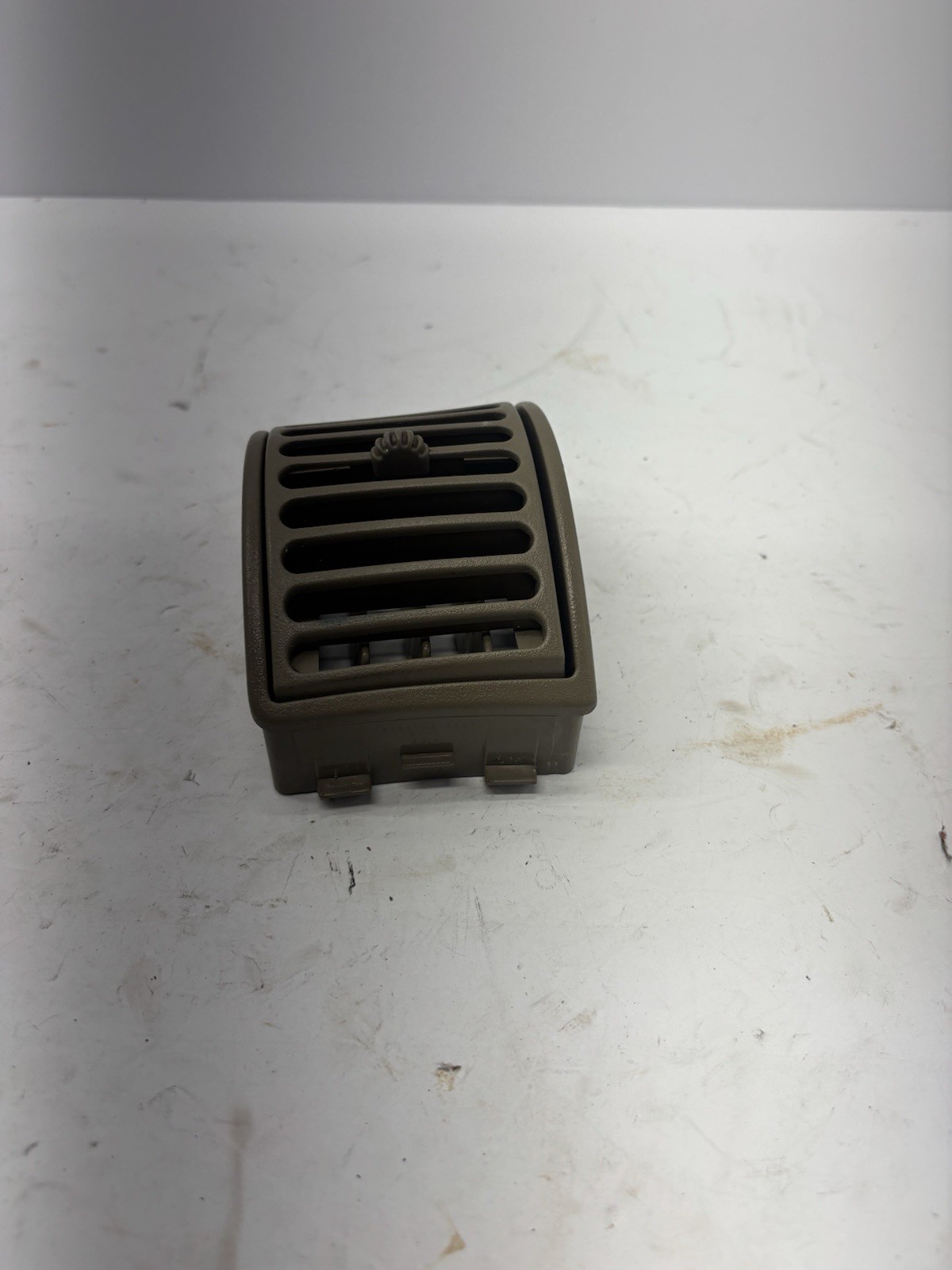 95-98 Chevy Silverado Suburban GMC Truck Pair Passenger TAN AC Heater Dash Vent 